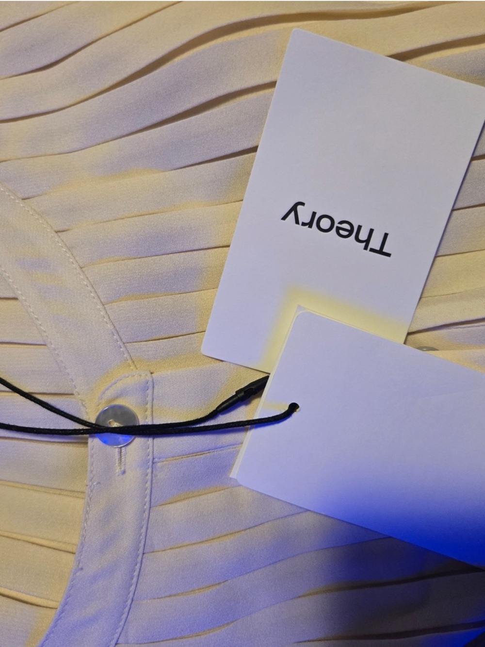Theory Pleated Sleeveless smock top - Picture 3 of 4